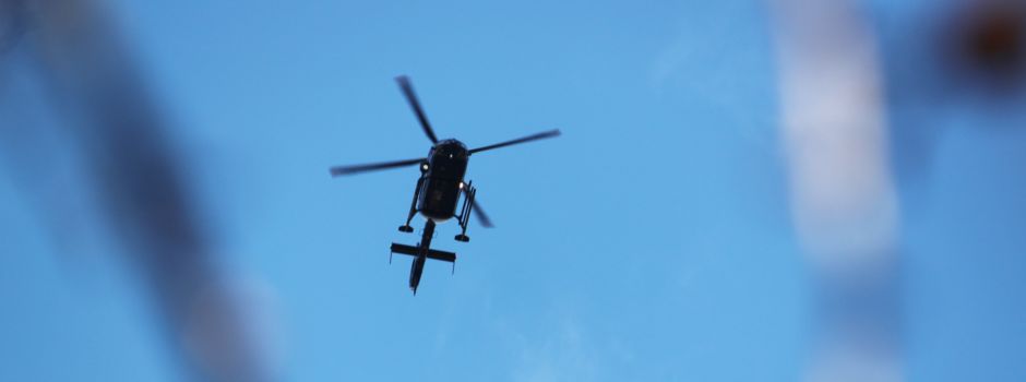 Polizei sucht mit Hubschrauber nach Person im Rhein