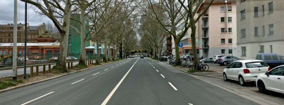 Mainzer Fußgänger auf Rheinallee angefahren