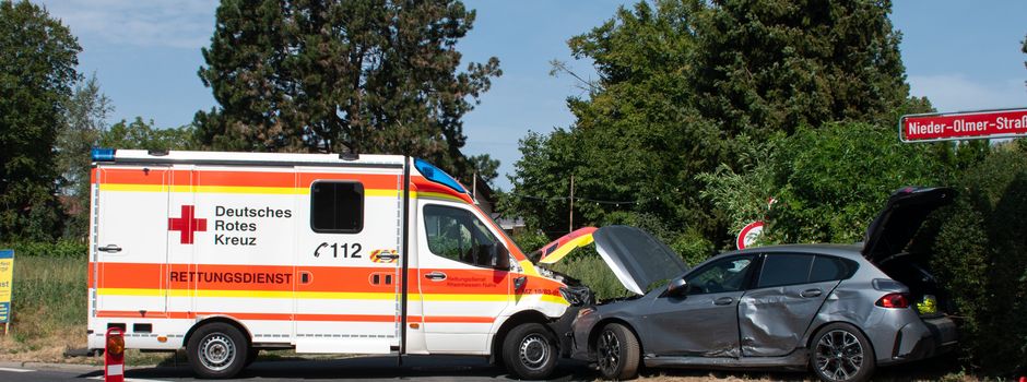 Rettungswagen und Auto kollidieren bei Mainz-Ebersheim