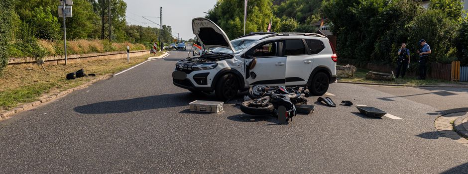 Vollsperrung nach schwerem Unfall in Nackenheim – zwei Jugendliche verletzt