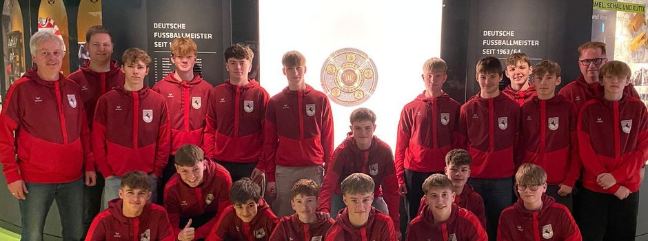 Fußballgeschichte hautnah: HSV‑B‑Jugend besucht das Museum in Dortmund