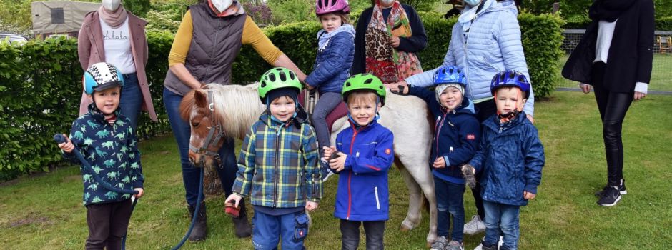 Ponyreiten in der der Kath. Kindertageseinrichtung St. Christina