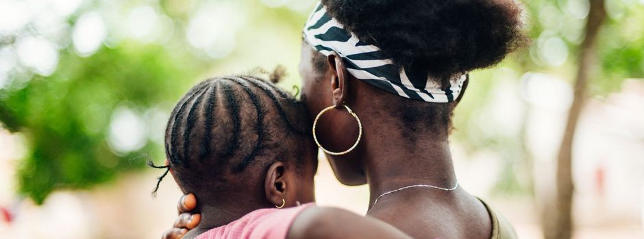 Grausame Praxis: Genitalverstümmelung bei Millionen Frauen