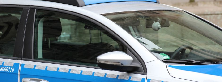 Unbekannte zerstören Heckscheibe
