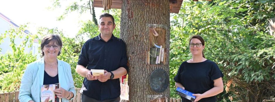 Neuer Bücherbaum am Wormser Hauptfriedhof