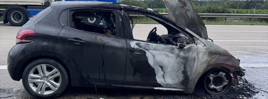 Auto gerät auf A7 in Brand
