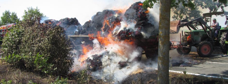 Vollbrand eines mit Strohballen beladenen landwirtschaftlichen Zuges zwischen Dolgesheim und Weinolsheim