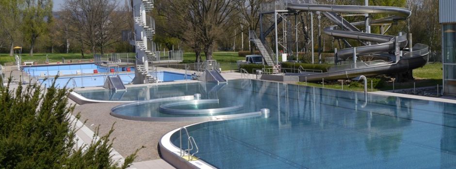 Mann begrapscht fünf Mädchen in Wiesbadener Schwimmbad