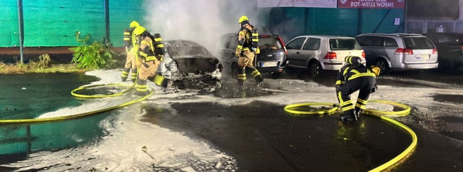 Erneut Autos in Worms in Flammen – Polizei geht von Brandstiftung aus