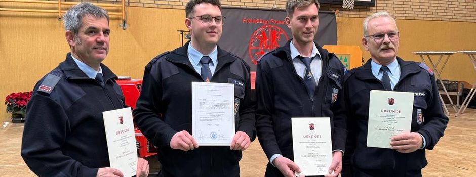 Verpflichtung und Ehrung der Feuerwehrkameraden