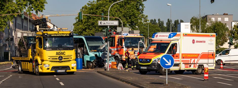 Schwerer Verkehrsunfall in Mainz-Kostheim: Straßen voll gesperrt