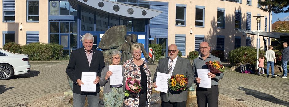 Landrätin überreicht Ehrennadeln an vier Engagierte