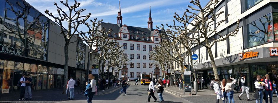 Fußgängerzone am Höfchen: Leser erhebt Vorwürfe gegen Busfahrer in Mainz