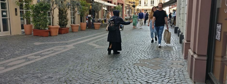 Mainzer Polizei stoppt aggressive Bettler – Haftbefehl vollstreckt