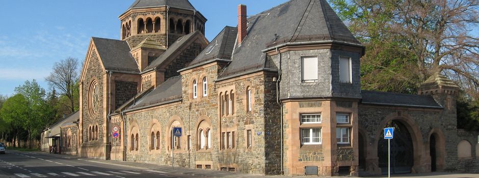 Unbekannte schänden Gräber auf Wormser Hauptfriedhof