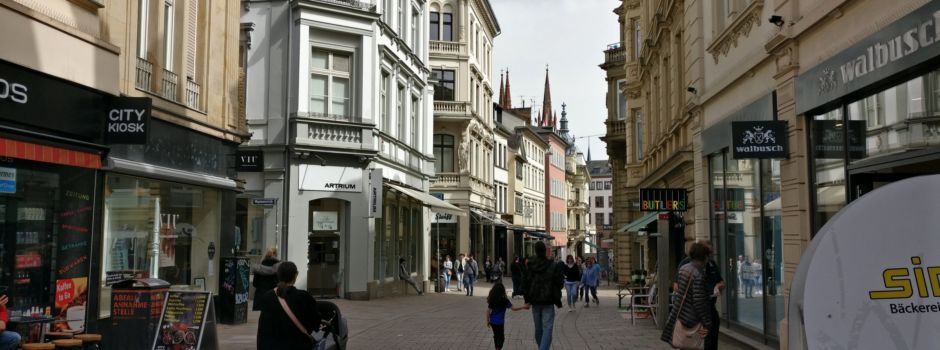 Mann mit Axt in Wiesbadener Fußgängerzone