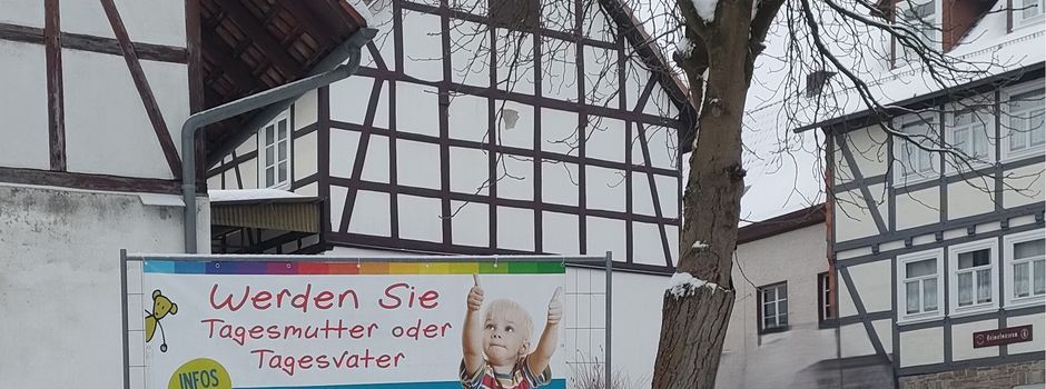 Werde Kindertagespflegeperson – ein Banner wandert durch den Werra-Meißner-Kreis