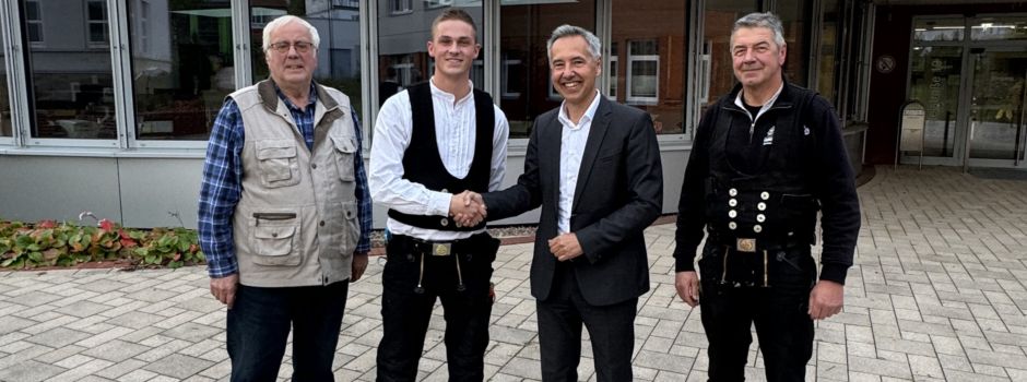 Zimmerer Tilo Bockelmann erhält Bestenpreis des Landrates