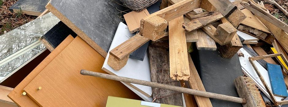 Sperrmüllentsorgung auf dem Osterfeuer in Weidenhausen