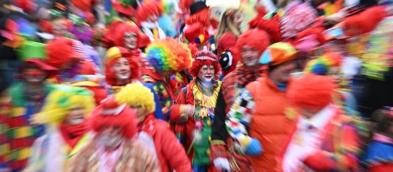 Rosenmontagszüge in Koblenz und der Region rollen