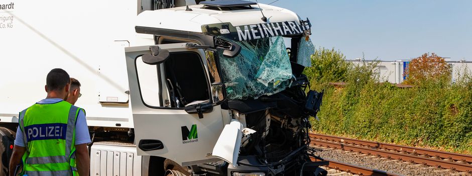 S-Bahn kollidiert mit Müllwagen bei Flörsheim