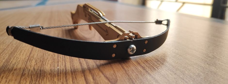 Wiesbadener schießt auf Jugendlichen: Pfeil durchbohrt Oberschenkel