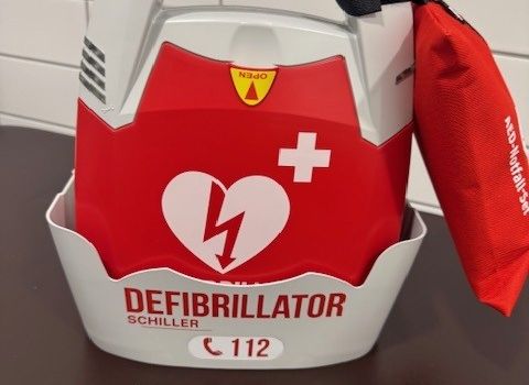 Ein Defibrillator für unsere Sport- und Mehrzweckhalle