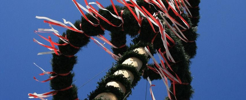 Maifeier auf dem Dorfplatz