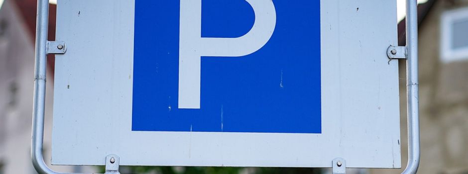 Anordnung von halbseitigen Parkständen auf Gehwegen mit Parkzeitbeschränkung in der Hauptstraße