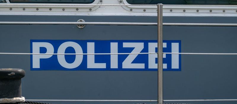 Frachtschiff pumpt Öl-Gemisch ins Wasser: Lahnsteiner Hafen gesperrt