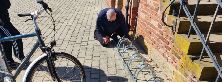 Neuer Fahrradständer am Dorfgemeinschaftshaus Warle