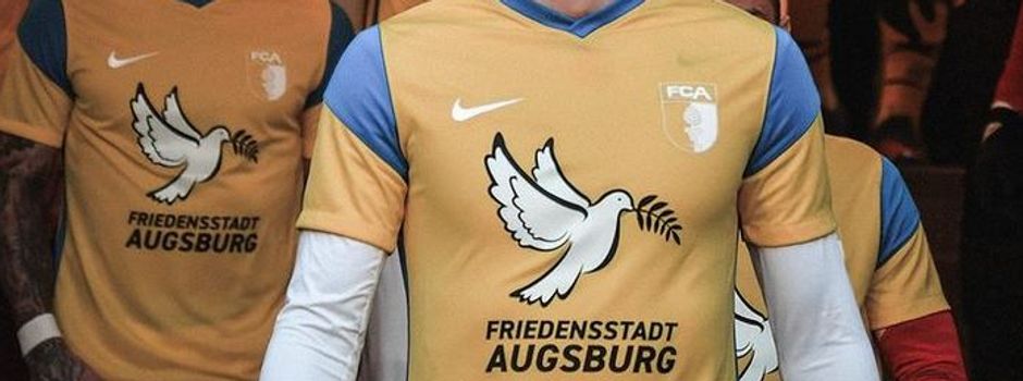 Der FCA versteigert Aufwärmtrikots – Für die Menschen aus der Ukraine