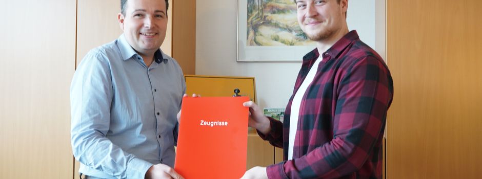 Azubi schließt seine Prüfung sehr erfolgreich zum Verwaltungsfachangestellten ab