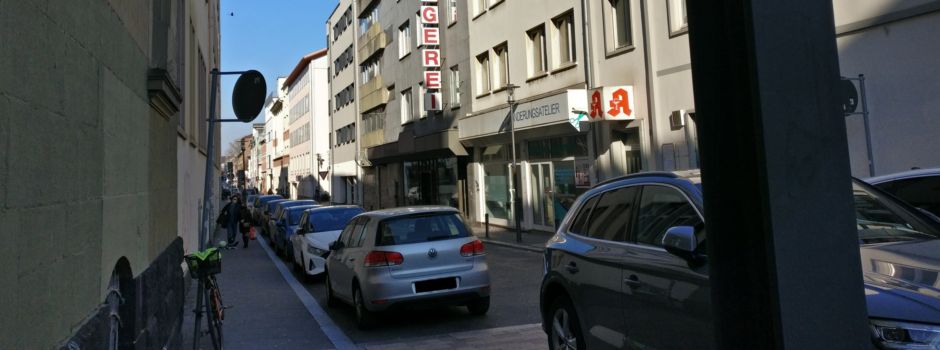 Jugendlicher stiehlt Socken aus Auto in Mainzer Altstadt