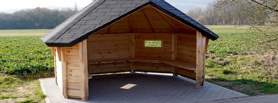 Neue Schutzhütte in Lispenhausen bietet Rastmöglichkeit für Naturfreunde