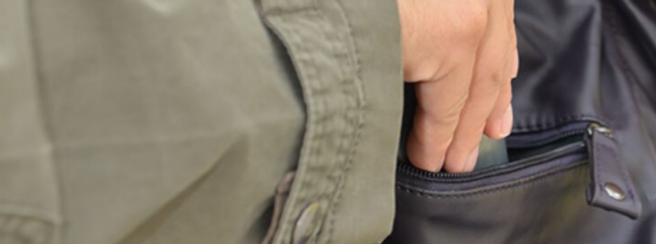 Kontaktbeamtinnen warnen auf Wochenmärkten vor Taschendieben