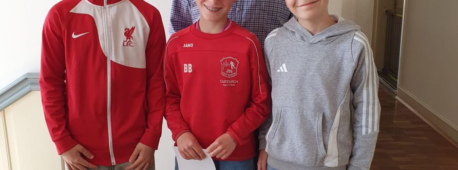 "Junge Turmfalken" zu Gast im Rathaus