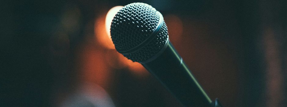 Bauchmuskelkater garantiert: Comedy Lounge in Augsburg