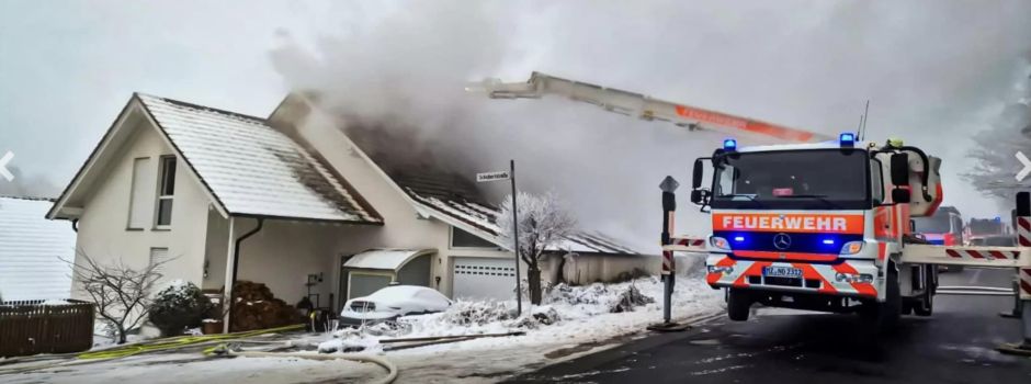 Großeinsatz der Feuerwehr in Zornheim: Einfamilienhaus brennt
