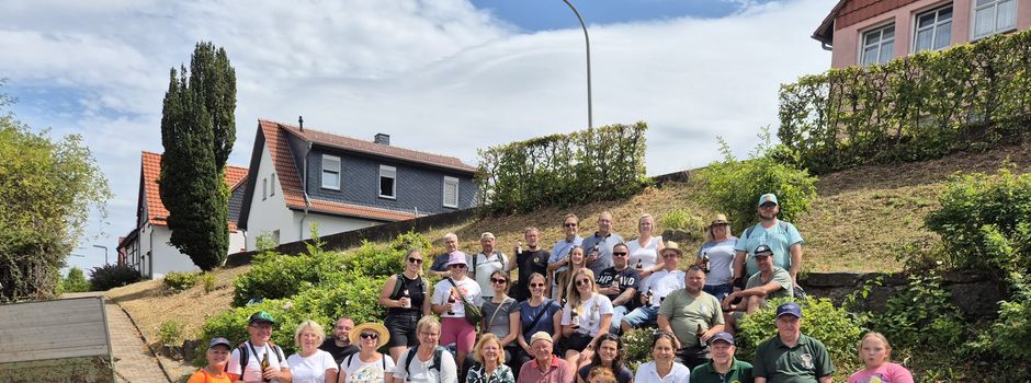 Bierbankwanderung: Wandern, Lachen, Anstoßen