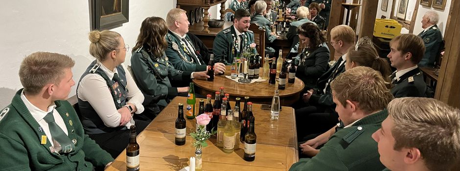 Mit Fahne und Standarte: Schützen feiern ihren Patron
