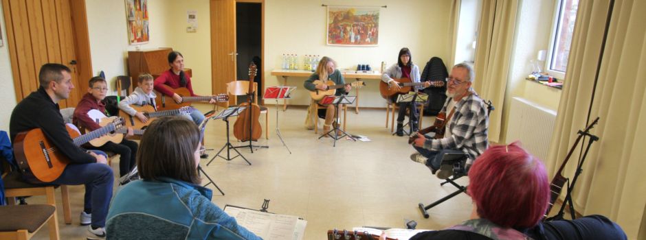 Einfach und genial Gitarre spielen – Gitarrenkurs mit Karsten Berger im Protestantischen Gemeinderaum Schopp