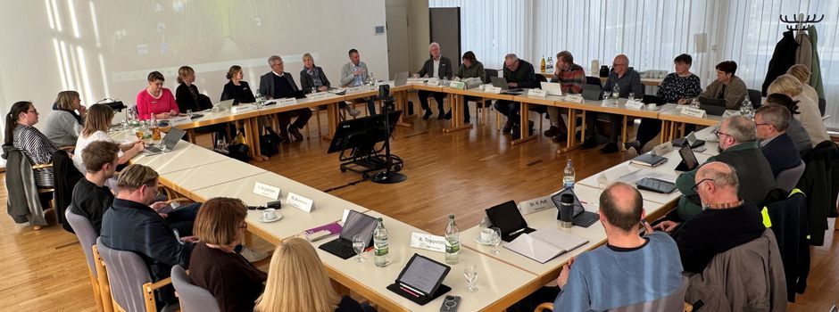 Sondersitzung im Kreis Gütersloh: Ausschuss kritisiert Krankenkassen wegen verweigerter Kostenübernahme für Fehlfahrten