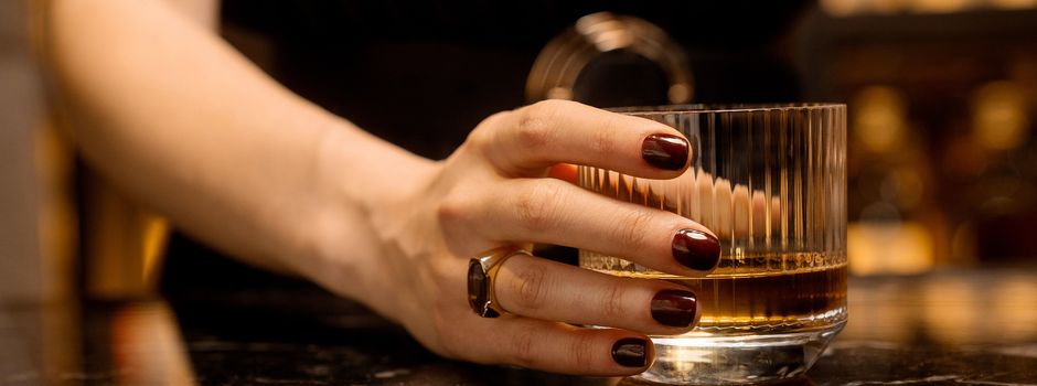 Bandenraub mit Tinder-Masche in Worms: Polizei nimmt mehrere Betrüger fest