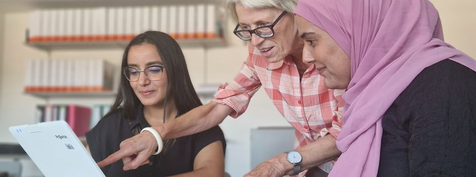 Hilfe zur Selbsthilfe: Ehrenamtliche Unterstützung von Azubis und Fachkräften