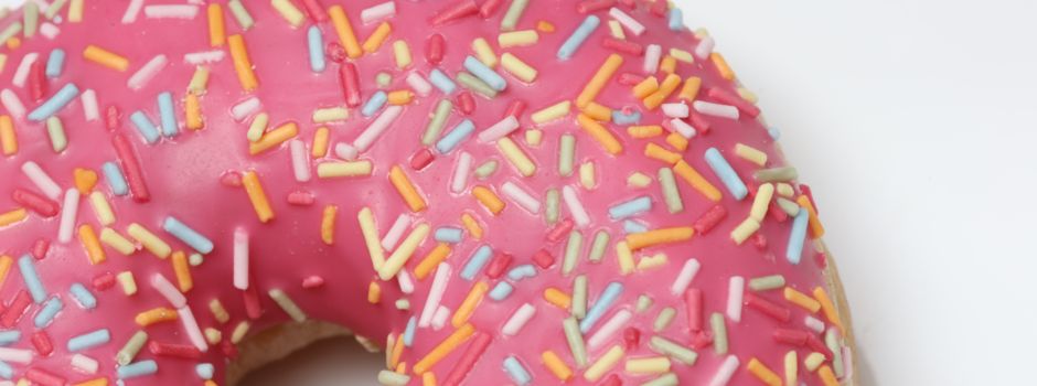 Parkplatz-Streit eskaliert: Autofahrer geschlagen und mit Donut beworfen