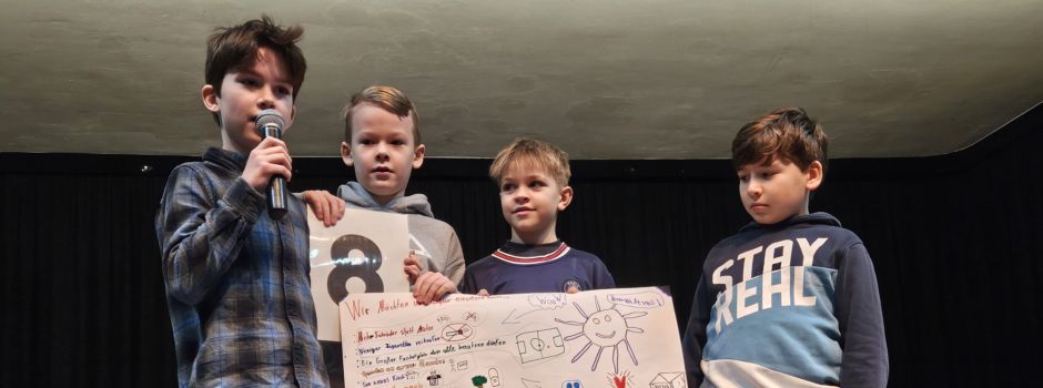 Kinderstadtdirektoren 2025 nehmen ihre Arbeit im historischen Rathaus auf