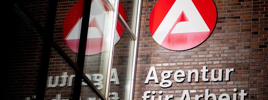 Schwache Konjunktur zieht Arbeitsmarkt im Juni ins Minus