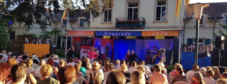 Sommer / Sonne / 79 - Landestheater Dinkelsbühl begeistert Publikum im Stadtpark von Nierstein