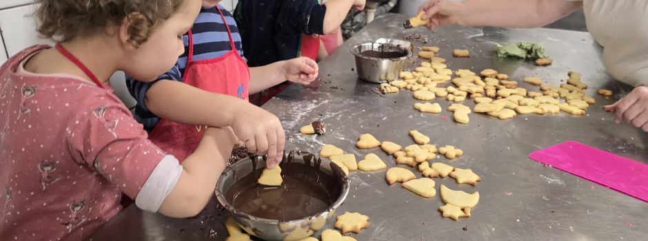In der Weihnachtsbäckerei...